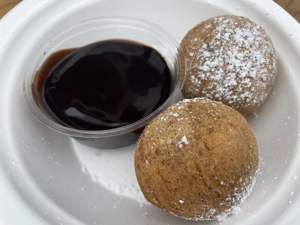 Bunuelos with chocolate from Parche